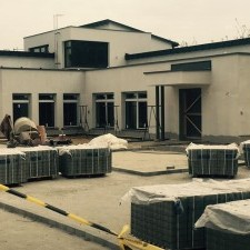 Megérkezett a térkő a parkolóhoz. / PM_EUALAPELLATAS_2017/13 pályázat 