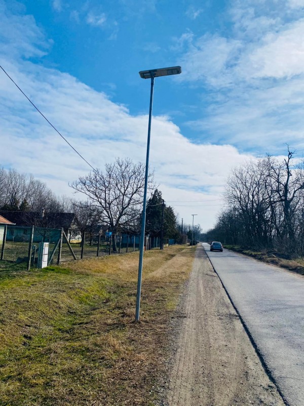 | Napelemes közvilágítás a Monori úton
